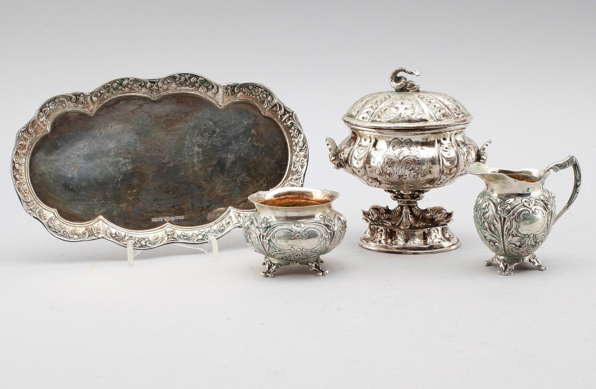BRICKA, SOCKERSKÅLAR, 2 st samt BRICKA, silver, 1900-tal. Vikt ca 712 gram.
