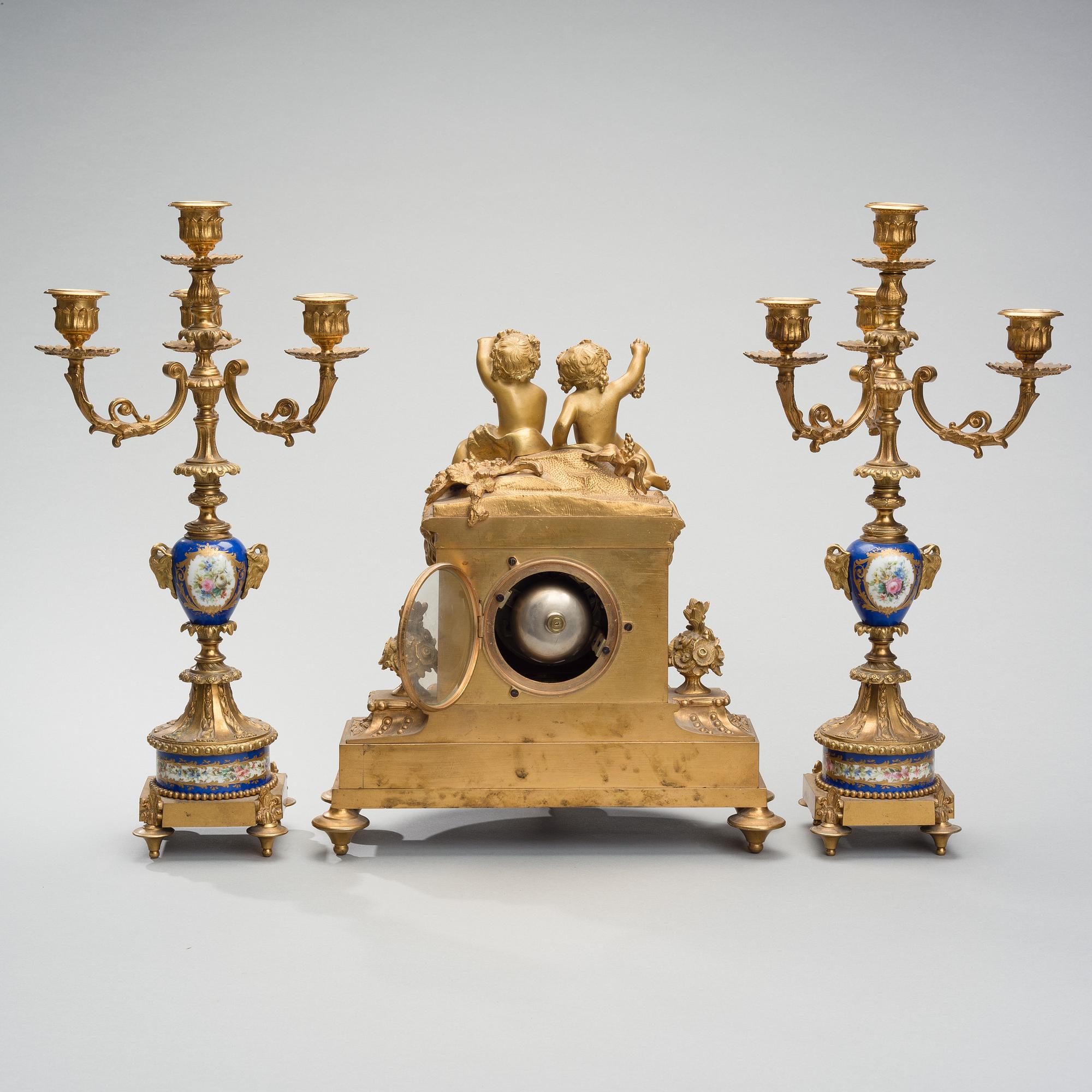 PÖYTÄKELLO JA KYNTTELIKKÖPARI, Samuel Marti Paris 1800-luvun jälki puoli, Napoleon III.