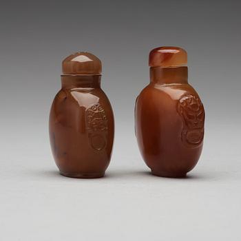 Two Chinese agathe snuff bottles with stoppers.