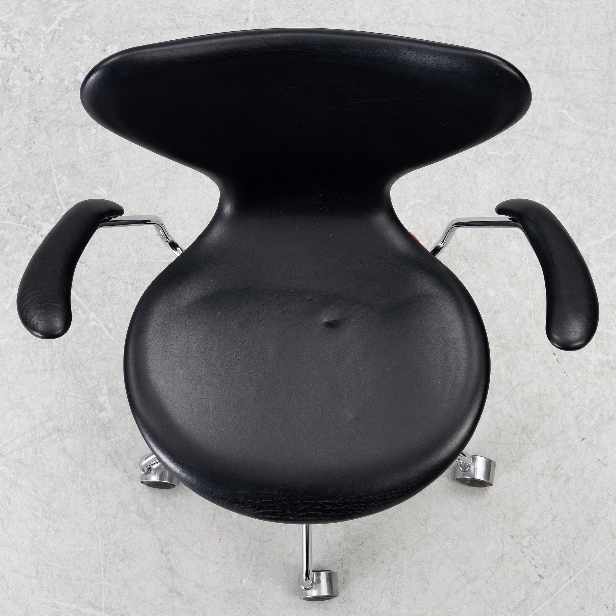 Arne Jacobsen, office swivel chair, '3217', Republic of Fritz Hansen.