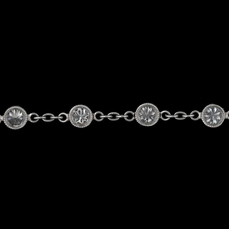 A diamond necklace, "diamonds by the yard", tot 13.60 cts.