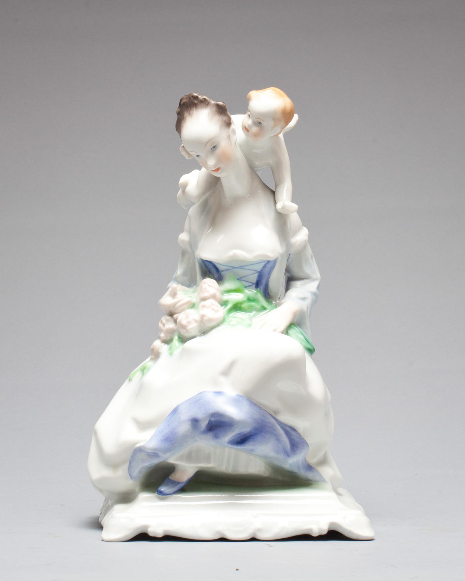 FIGURINER, 2 st. Porslin. Herend och Hollóháza. Ungern.