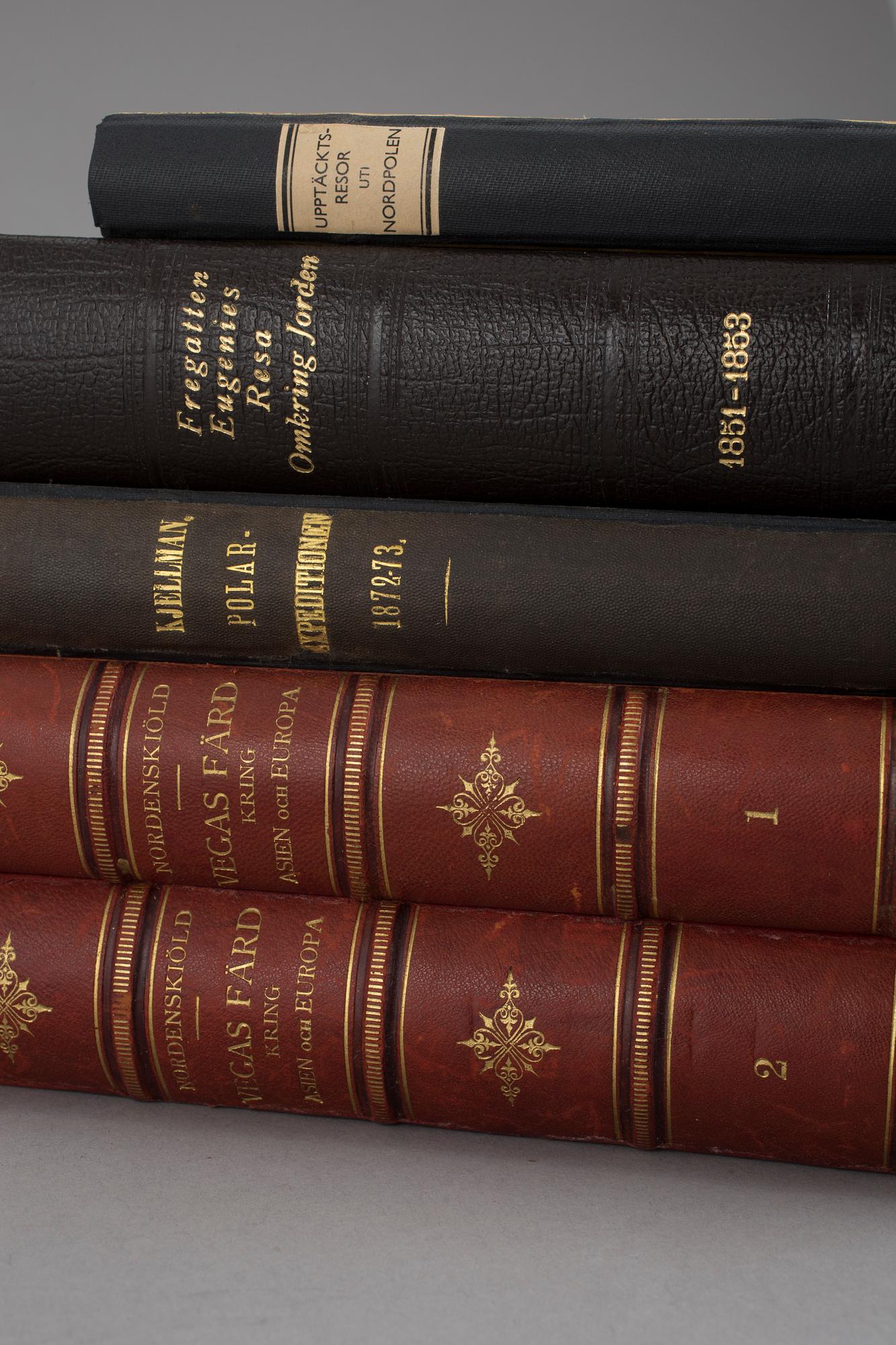 BOKPARTI OM UPPTÄCKTSRESOR, 5 vol, bla Vegas färd kring Asien och Europa, I-II, av A.E. Nordenskiöld, Stockholm 1880-81.
