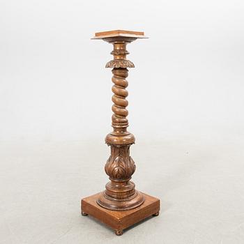 Pedestal around 1900.