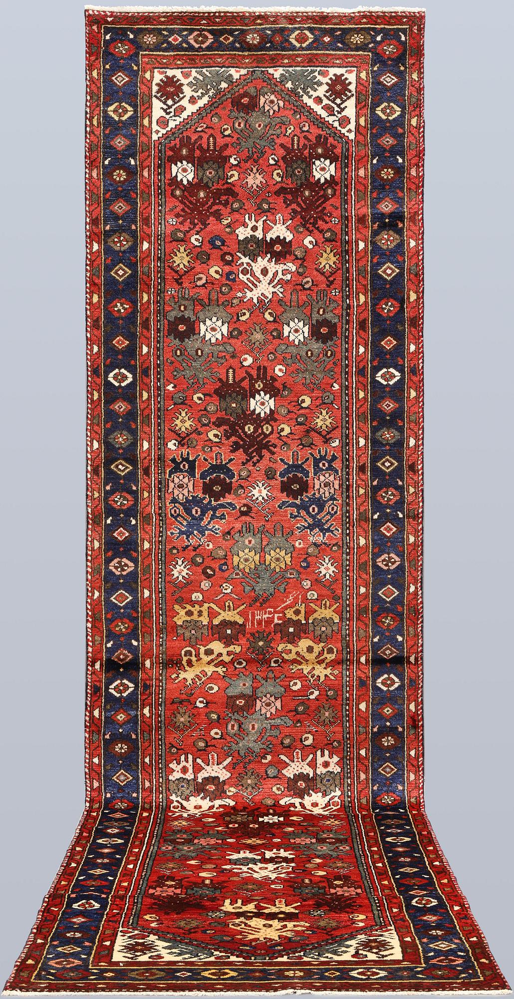 A Hamadan runner, c. 412 x 108 cm.