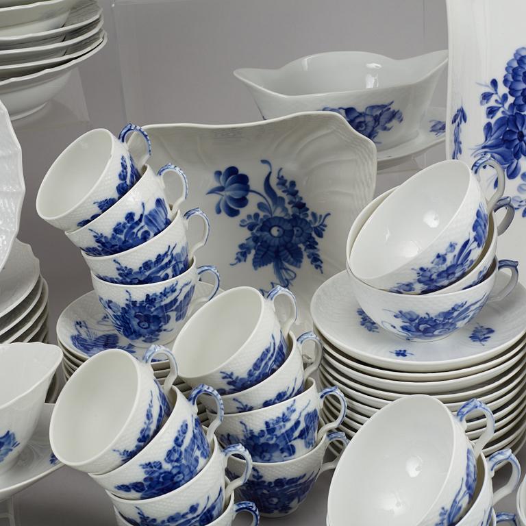 Royal Copenhagen, a part 'Blå Blomst' porcelain dinner and coffee service, Denmark (110 pieces).