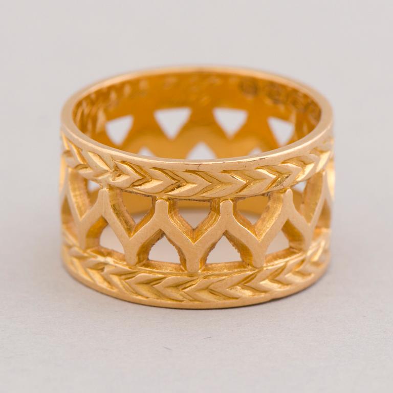 RING, 18K guld. "Uskelan sormus", Kalevala Koru 1970.