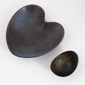 Gunnar Nylund, vas, skålfat samt skål och Bertil Lundgren, skulptur, stengods, Rörstrand.