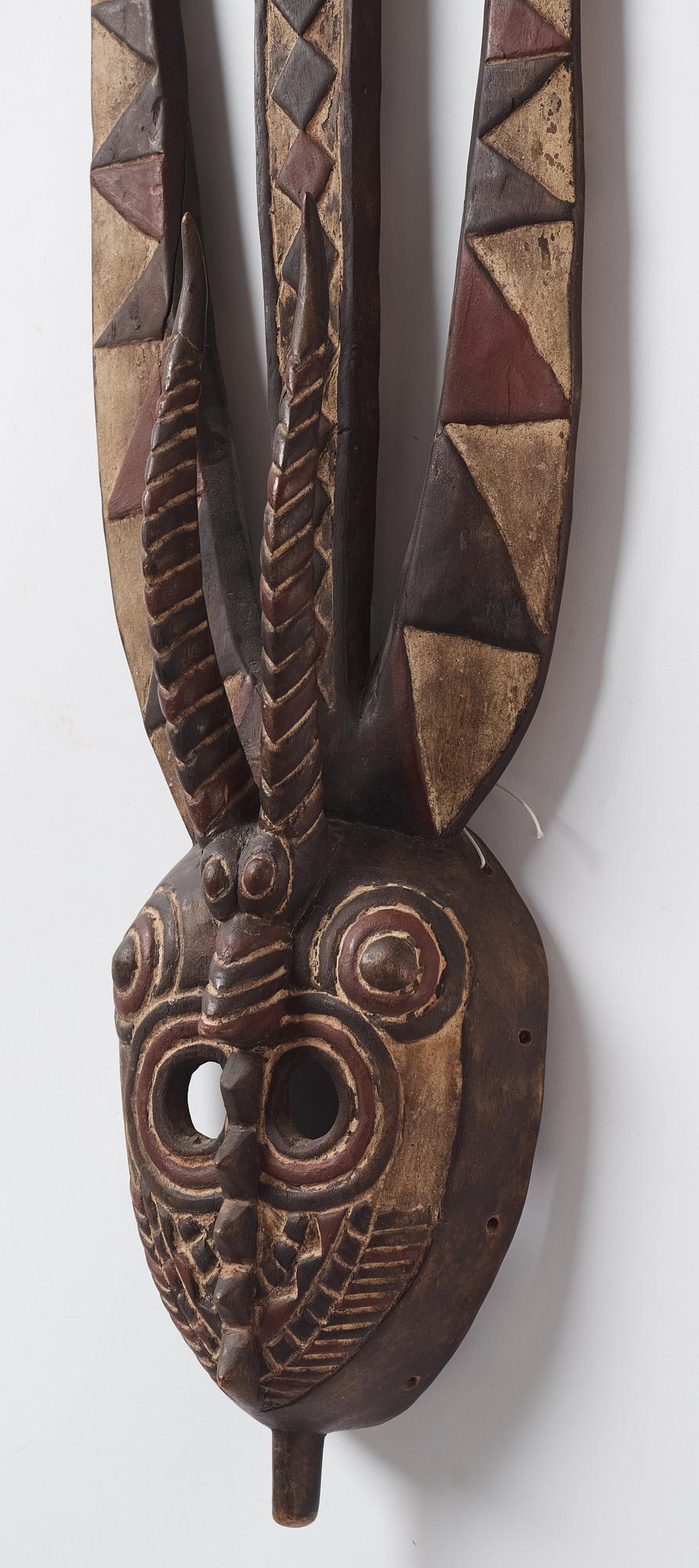 A sculptue and two masks reportedly from The Ivory coast, from the second half of the 20:th century.