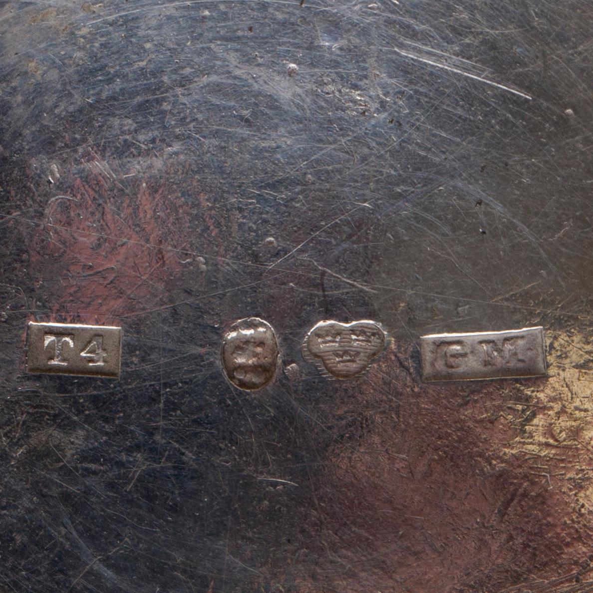 SALTKAR, BÄGARE samt GRÄDDSNÄCKA, silver, Ryssland och Sverige. Vikt tot. 171 g.