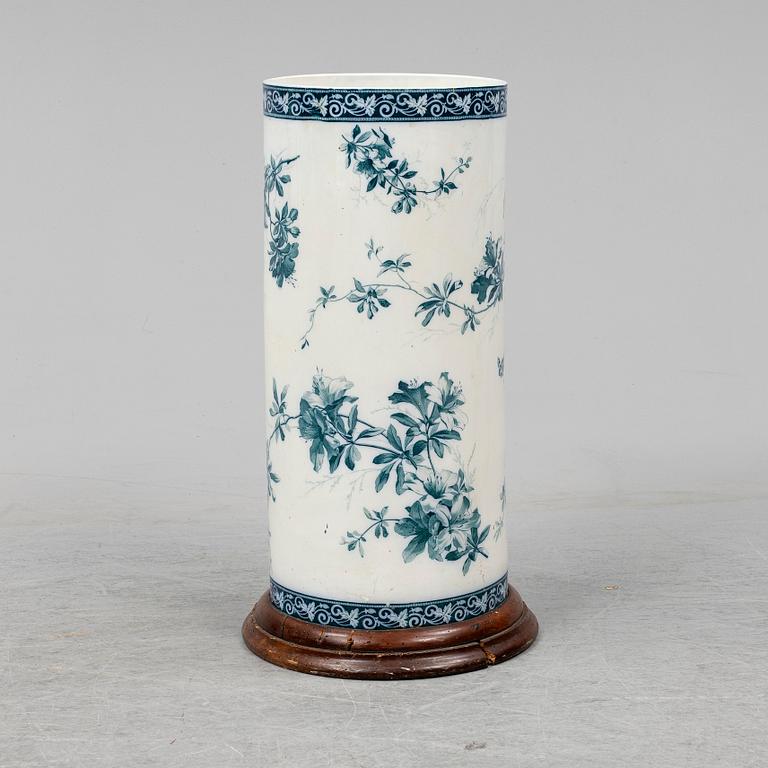 An early 20th century porcelain umbrella stand.