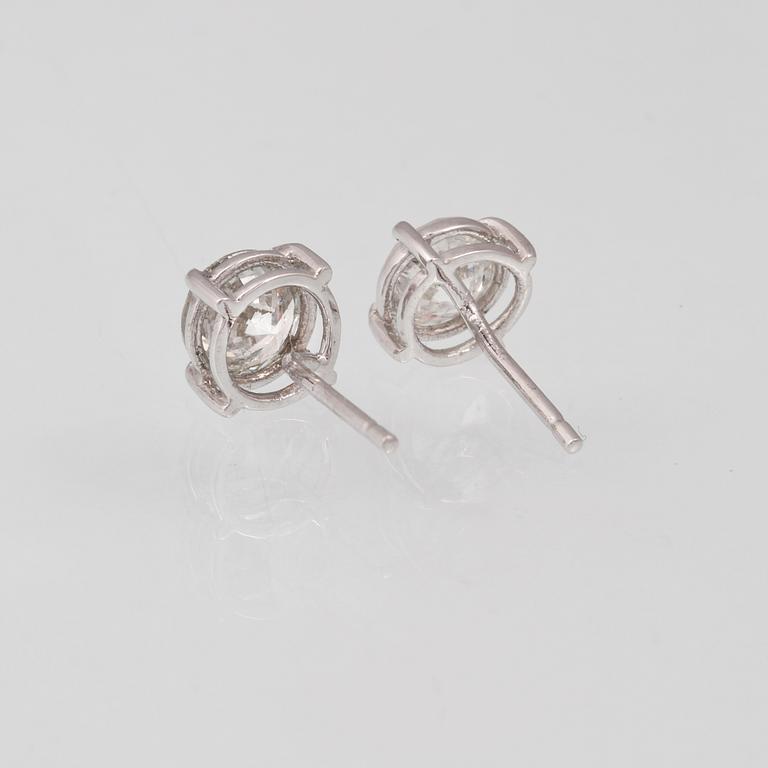 ÖRHÄNGEN, 18K vitguld med briljantslipade diamanter ca 2.02 ct. Vikt.