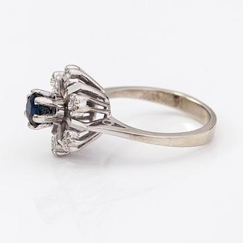 Sormus, 18K valkokultaa, safiiri ja timantteja n. 0.03 ct yht.