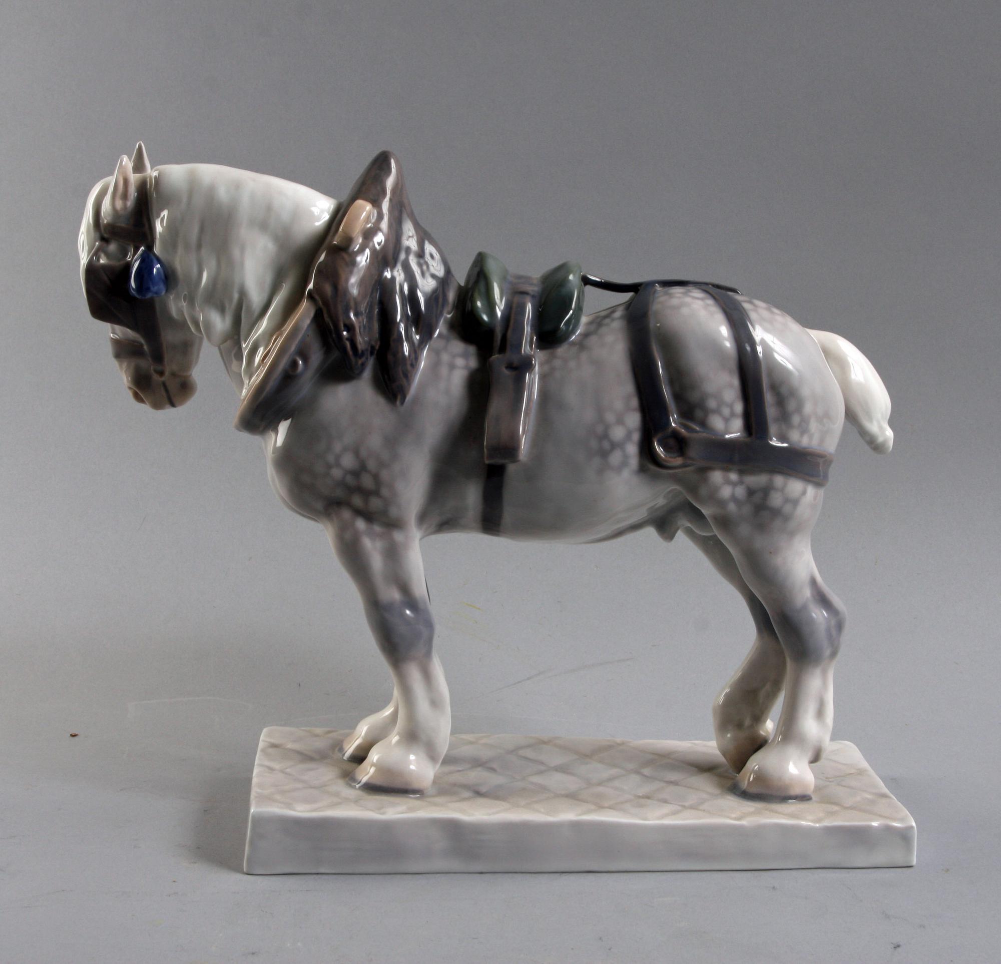 FIGURIN, porslin, C J Buenesen, Royal Copenhagen, sign.