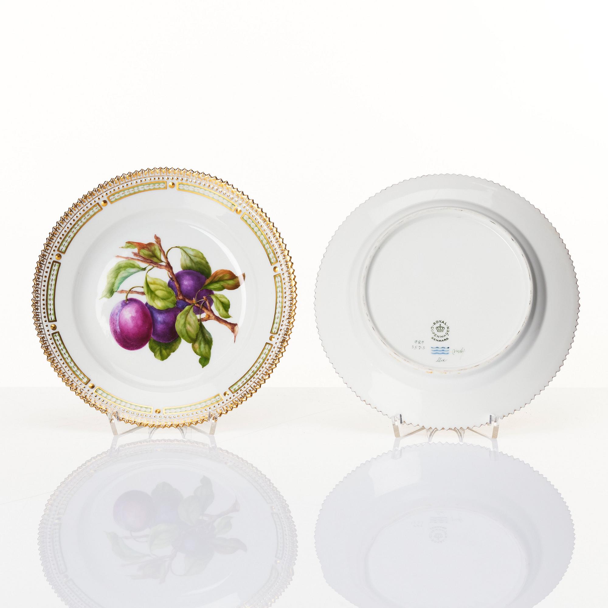 Frukttallrikar, 12 stycken, porslin. Royal Copenhagen, Danmark, 1900-tal.