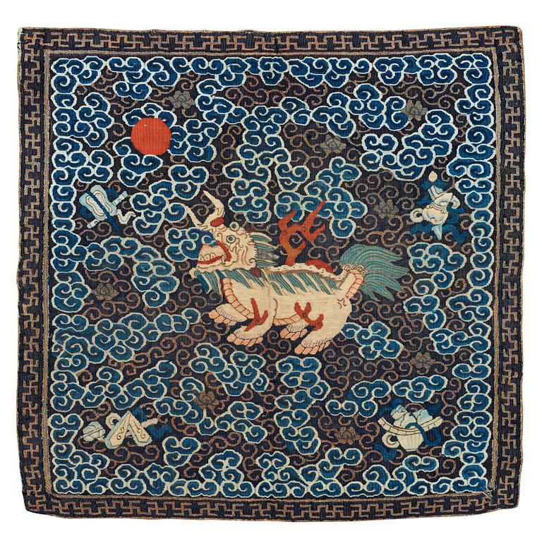 RANK BADGE, silk, a so called Buzi. 29 x 30 cm. China 19th century.
