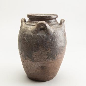 A South East Asian jar, 15th/16th Century.