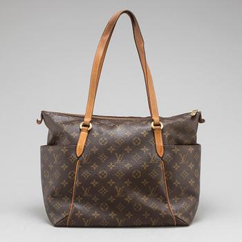 LOUIS VUITTON, a 'Totally MM' mogogram canvas bag.