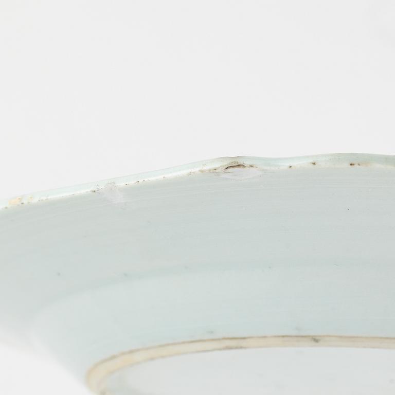 A group of five blue and white Chinese porcelain dishes, Qing Dynasty, Qianlong (1736-95).