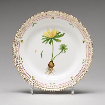 A set of 7 Royal Copenhagen "Flora Dancia" dishes, Denmark, 20th Century.