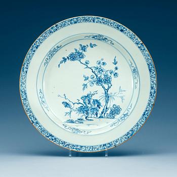 1721. A blue and white dish, Qing dynasty, Kangxi (1662-1722).
