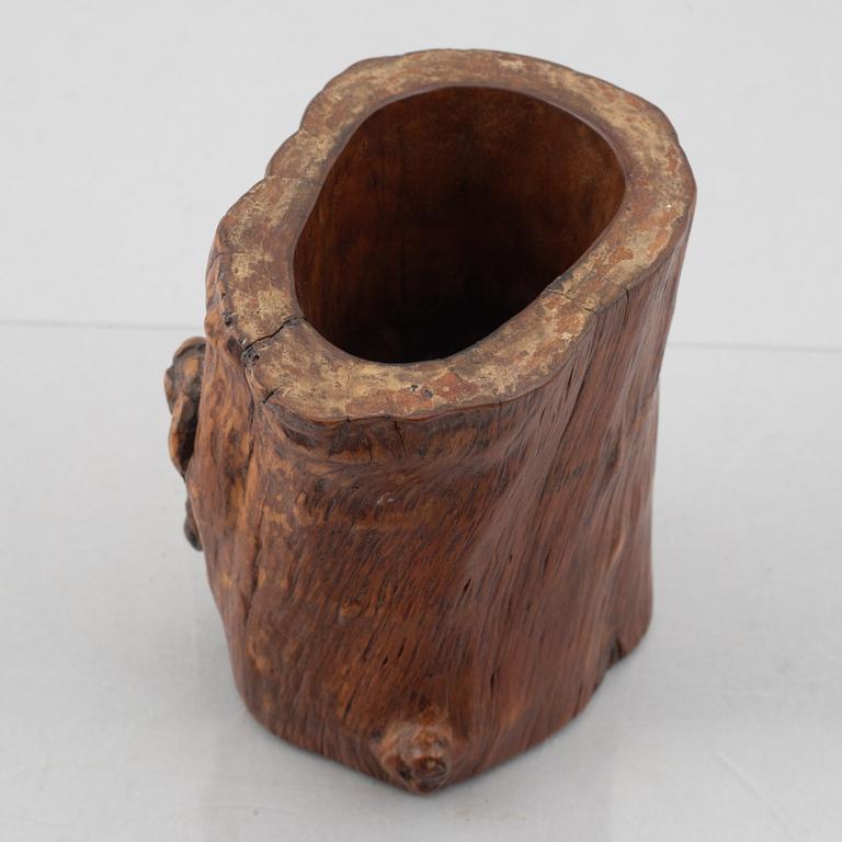 A Chinese wooden brush pot, late Qing dynasty / early 20th century.
