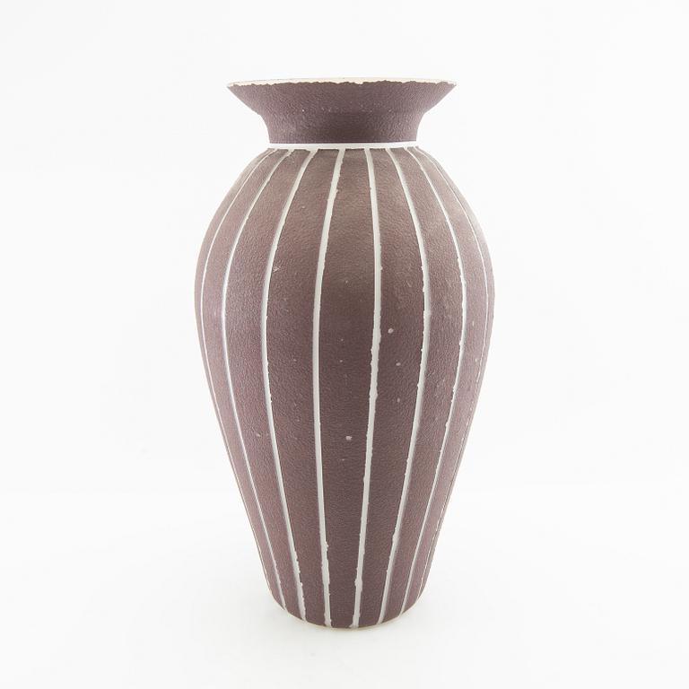 Paul Kedelv, floor vase Flygsfors mid-20th century glass.