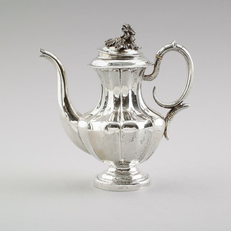 CHOKLADKANNA, silver, Gustaf Möllenborg, Stockholm 1845. Vikt ca 318 gram.