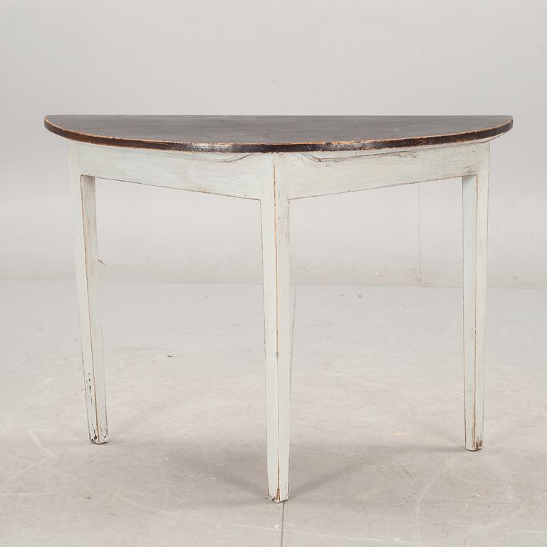 HALVMÅNEBORD, omkring 1900.