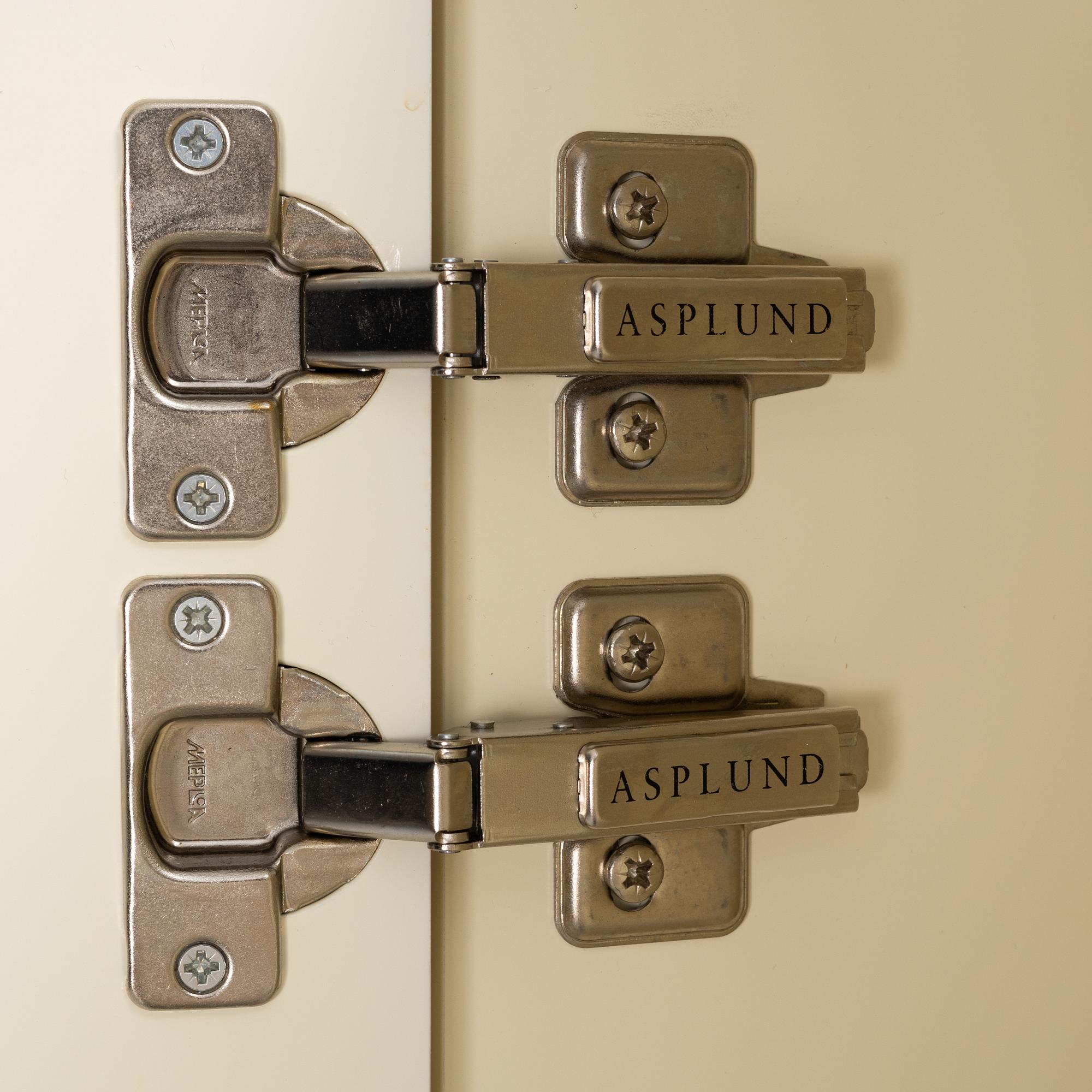 Garderob, Asplund, omkring år 2000.