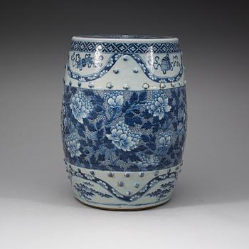 A blue and white garden seat, Qing dynasty, 19th Century.