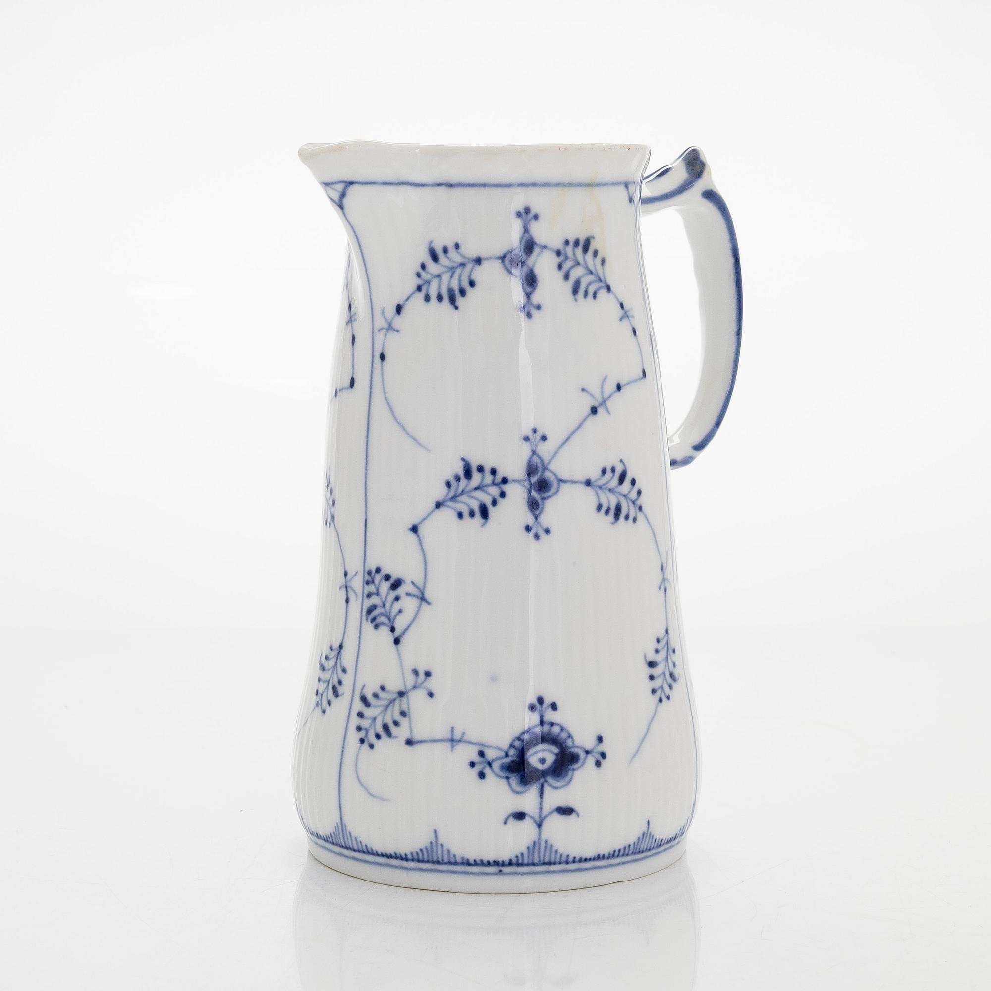 A set of six 'Musselmalet' porcelain pieces, Royal Copenhagen, Denmark.