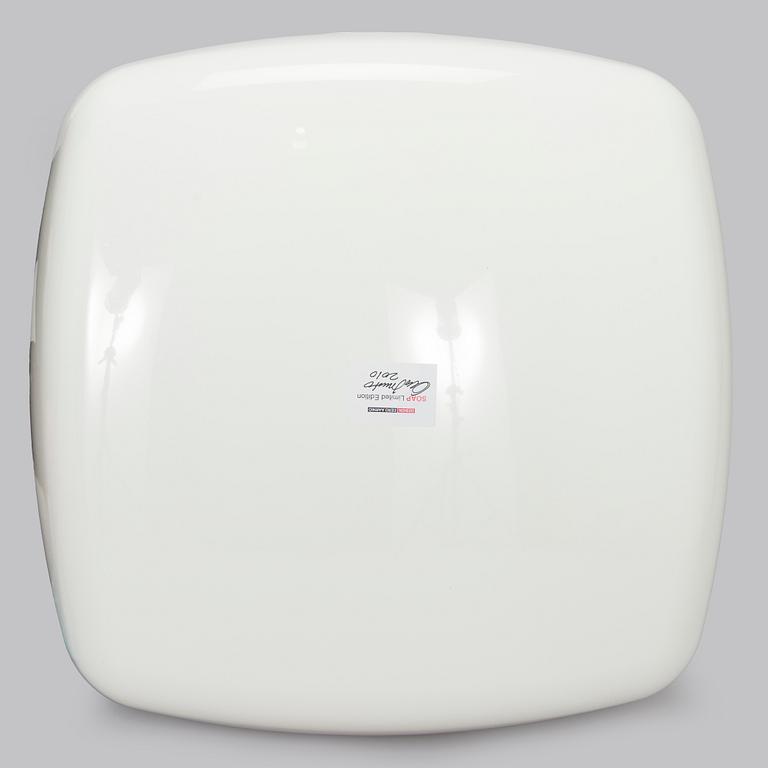 Eero Aarnio, "Soap-tuoli" Artekno, signeerattu Eero Aarnio, 2010.