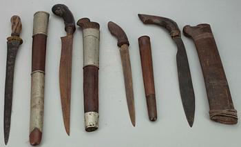 KNIVAR, 4 st,  metall samt trä, möjligen indonesiska.