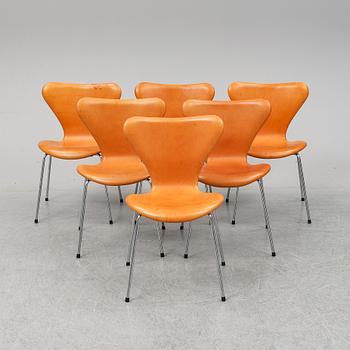 Six 'Serie 7' leather upholstered chairs by Arne Jacobsen for Fritz Hansen.