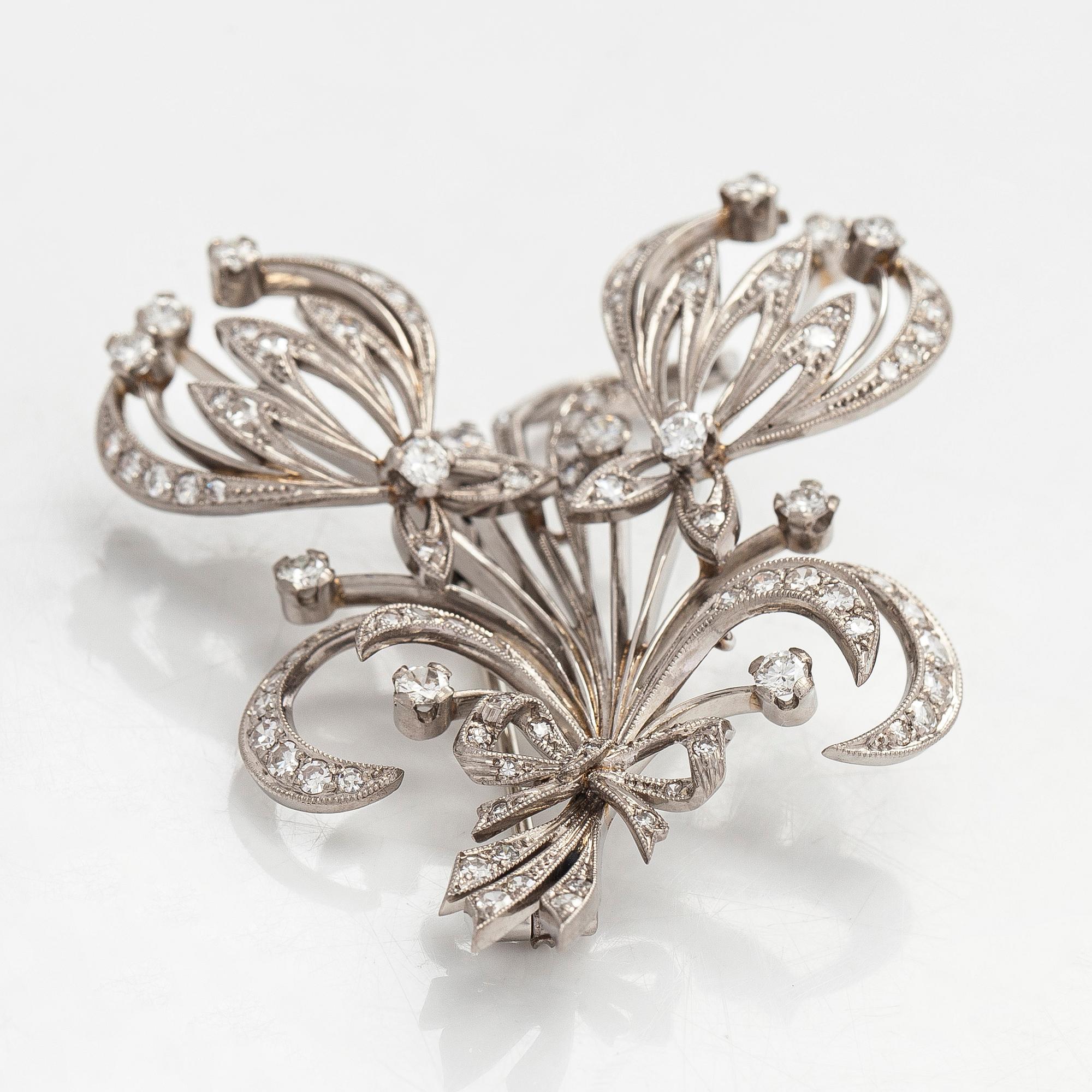 A. Tillander, Brosch, palladium med briljant- och åttkantslipade diamanter. Helsingfors.
