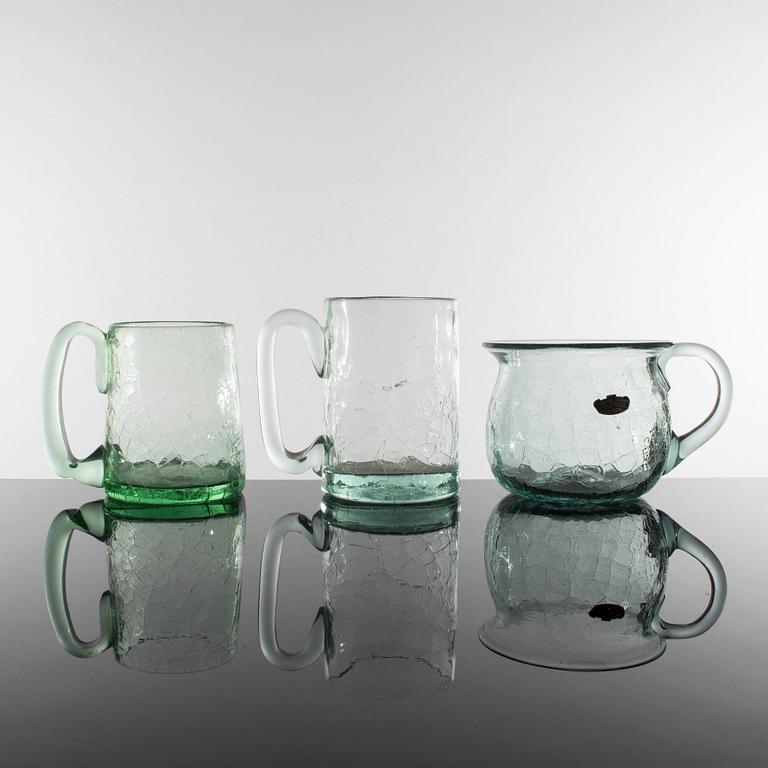 KARAFFER 7 st, sejdlar 2 st, potta och fyllehund, bl a Stockholms glasbruk, Skansen, Ture Berglund.