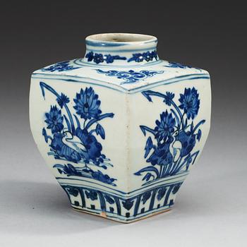 KRUKA, keramik. Ming dynastin med hallmärke.