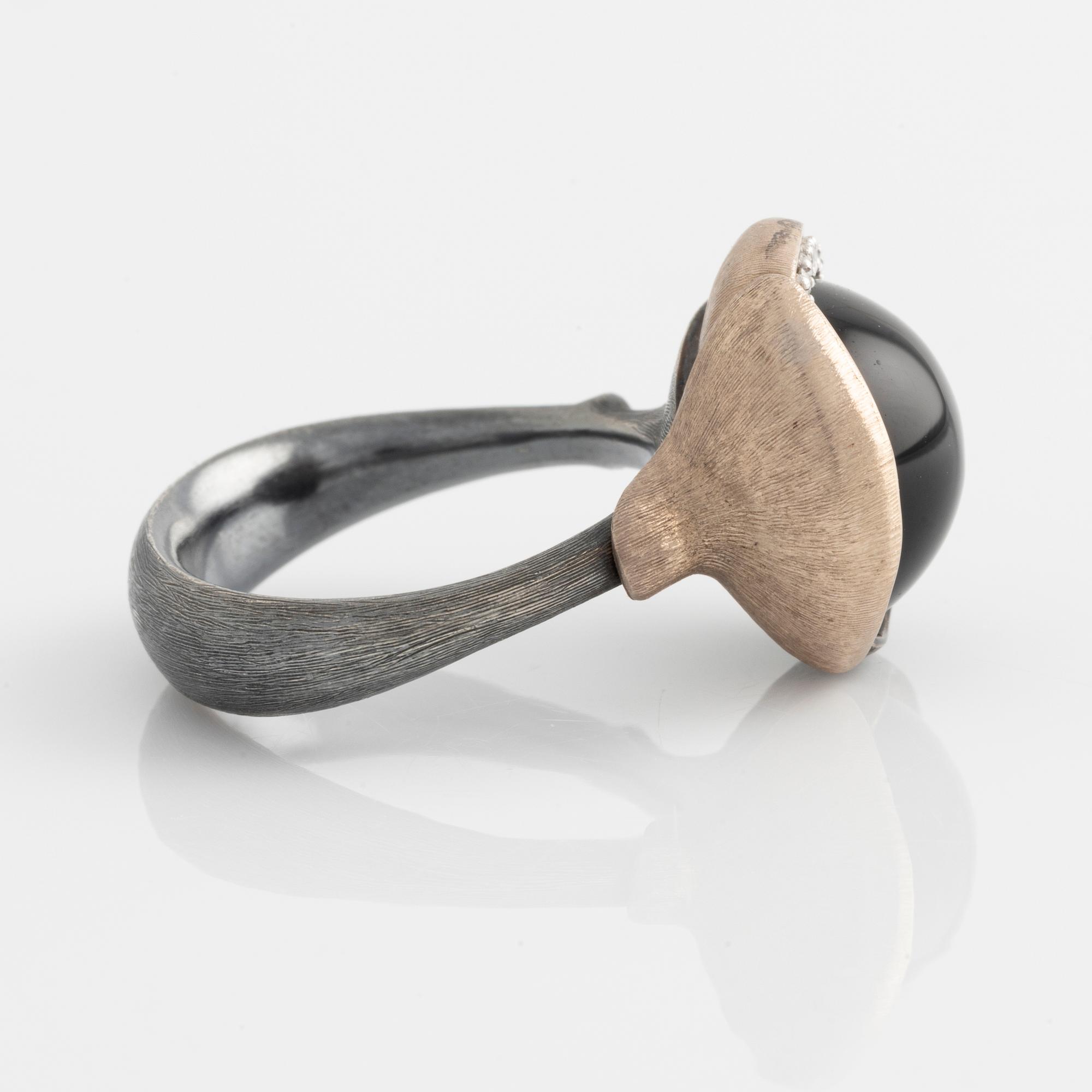 Ole Lynggaard, ring, "Lotus", onyx and brilliant-cut diamonds.