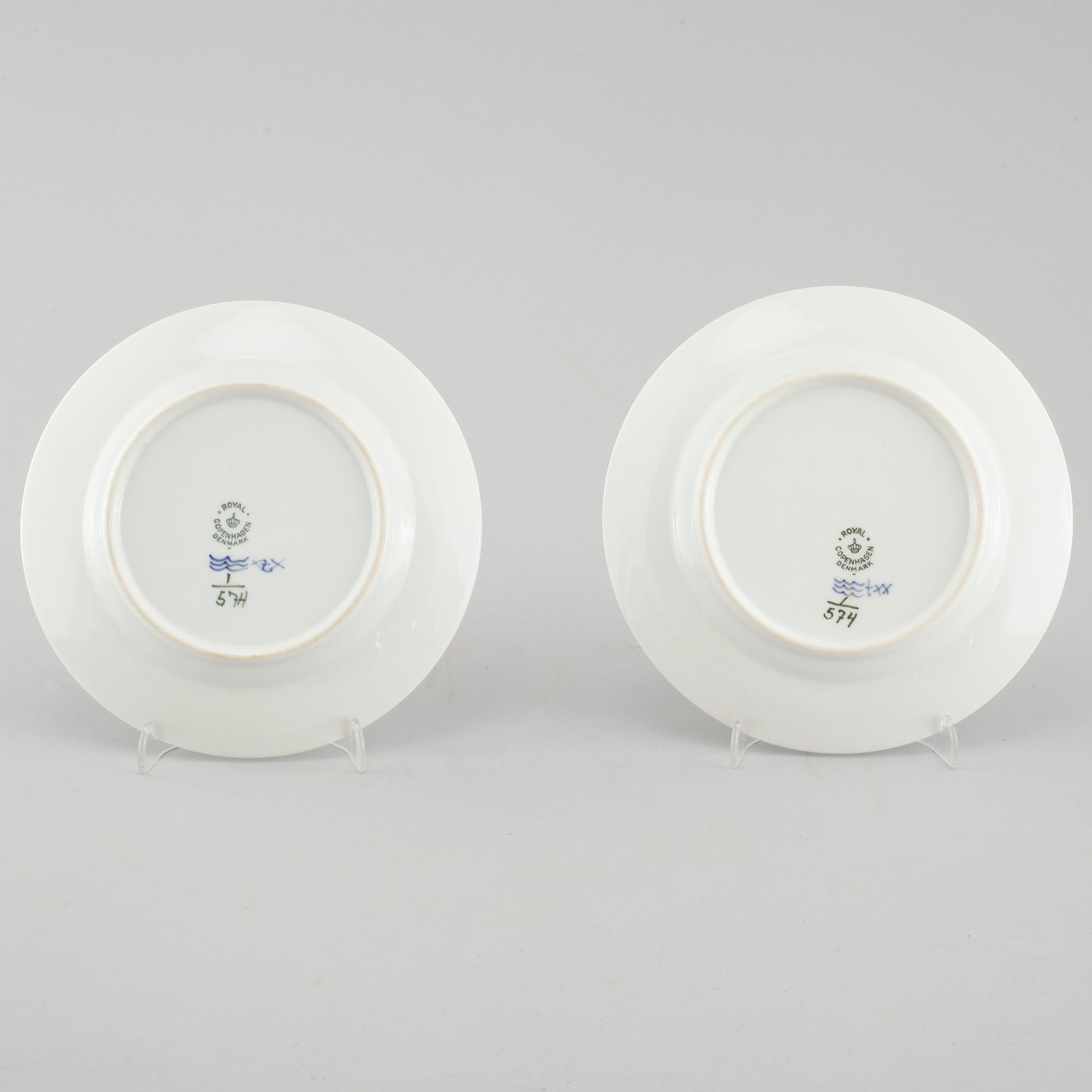 24 pieces of Musselmalet porcelain, made by Royal Copenhagen, 20th  century.