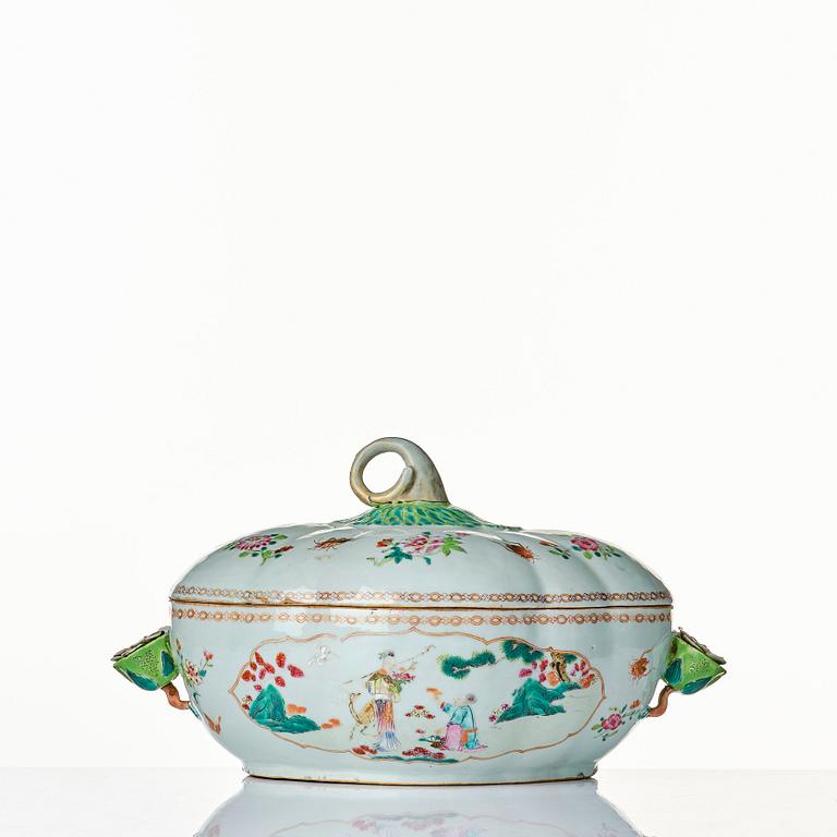 Terrin med lock och fat, kompaniporslin. Qingdynastin, 1700-tal.