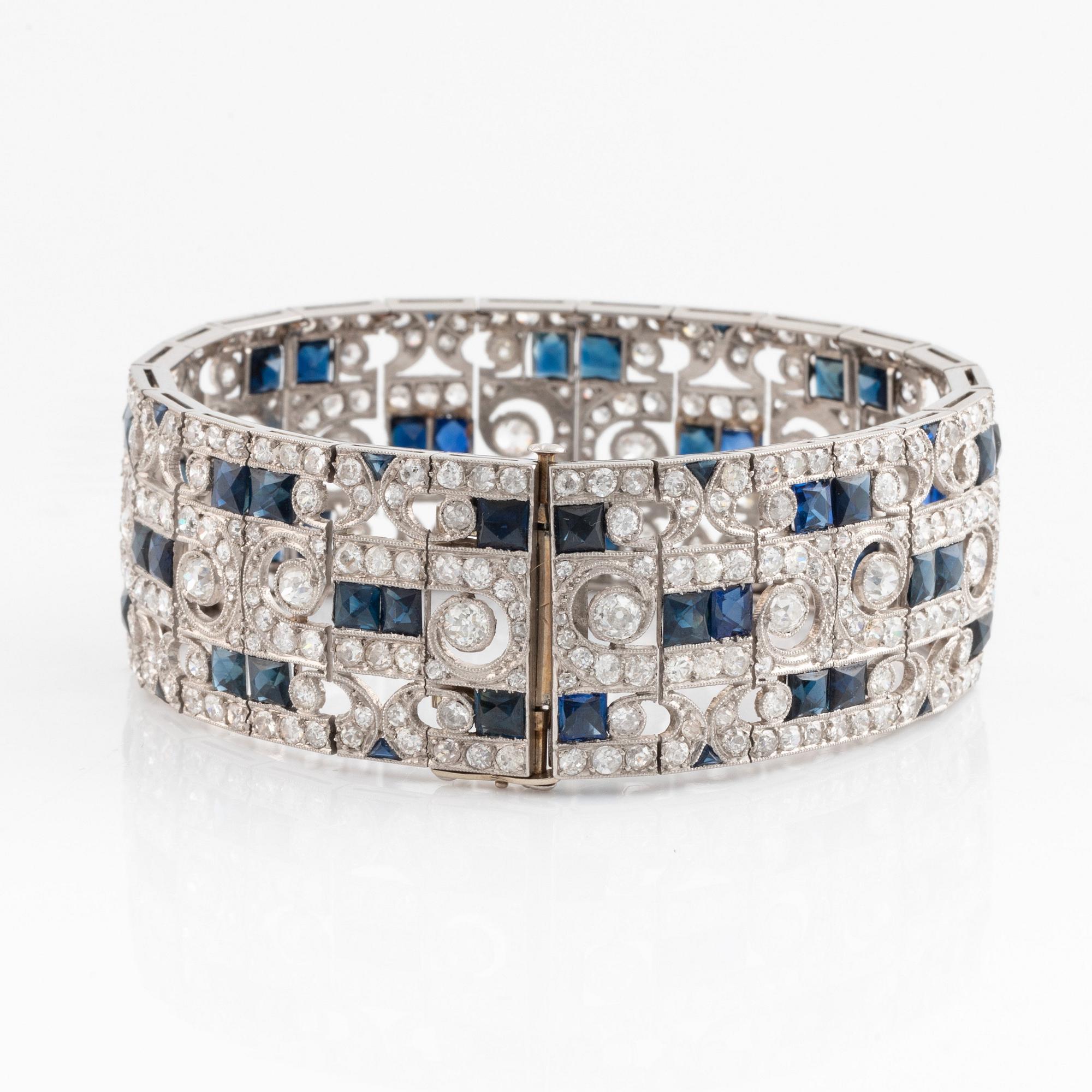 Armband platina med gammalslipade diamanter och trappslipade safirer.