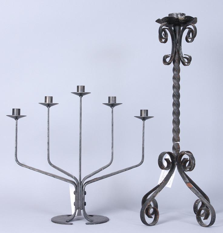KANDELABER samt LJUSSTAKE, gjutjärn, 1900-tal.