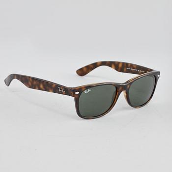 SOLGLASÖGON, "New Wayfarer", Ray Ban, 2000-tal.