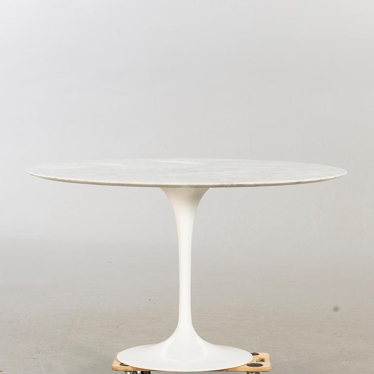 EERO SAARINEN, a dinner table "Tulip".