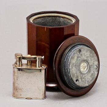 TÄNDARE samt TOBAKSBURK, Dunhill, England, 1900-tal.