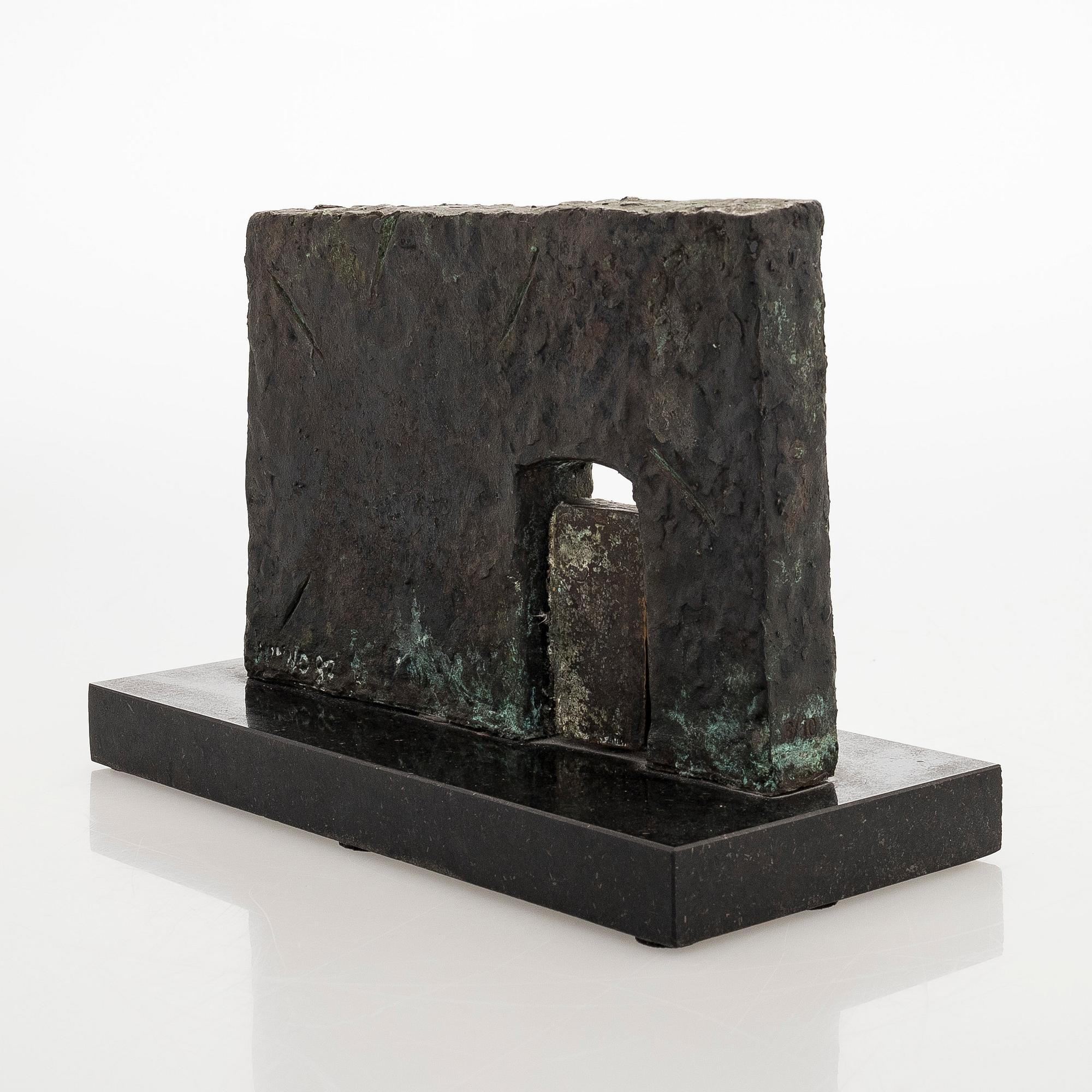 Tapio Junno, Pienoisveistos Helene Schjerfbeckin muistomerkistä "Ovi".