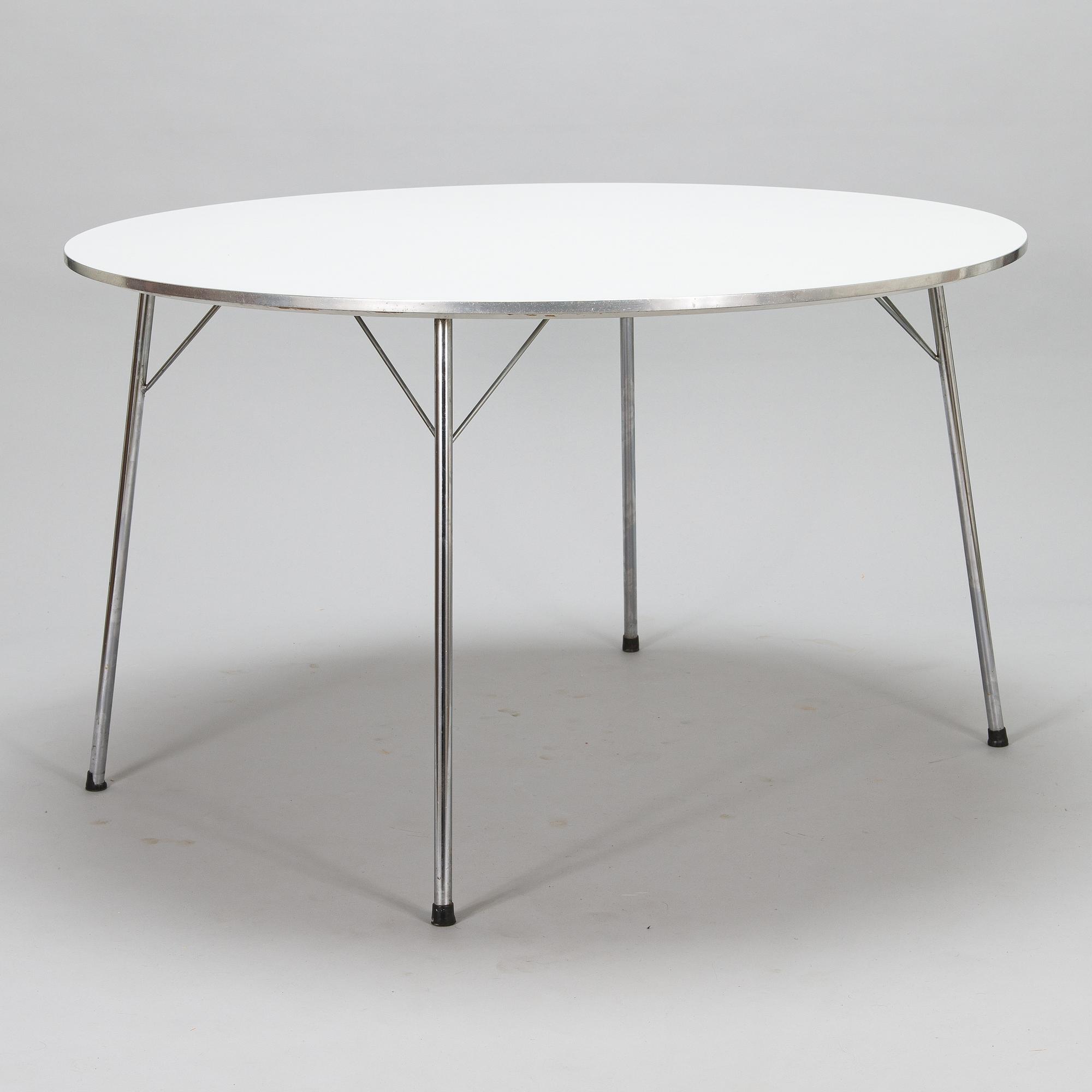 Arne Jacobsen, a 1970s '3600' diningtable for Fritz Hansen.