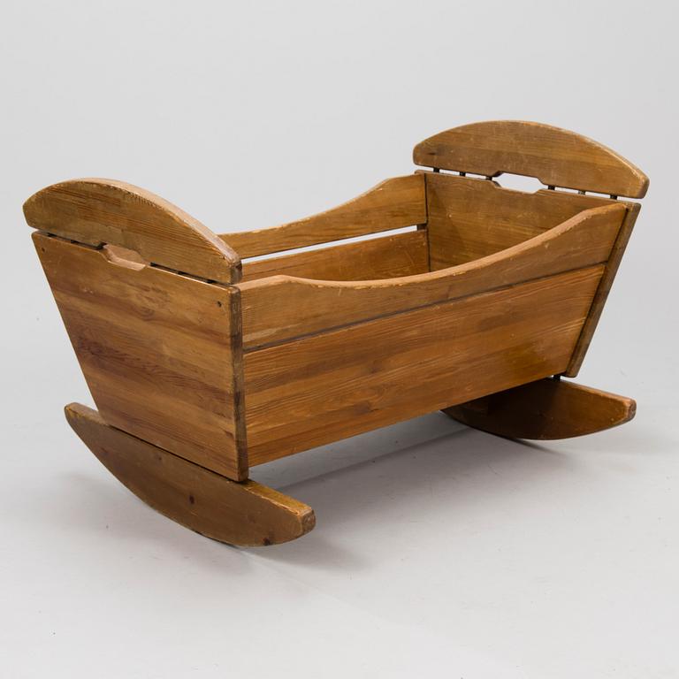 ILMARI TAPIOVAARA, An early 1960s cradle 'Apu' manufacturer Laukaan Puu, Finland for Apu magazine.