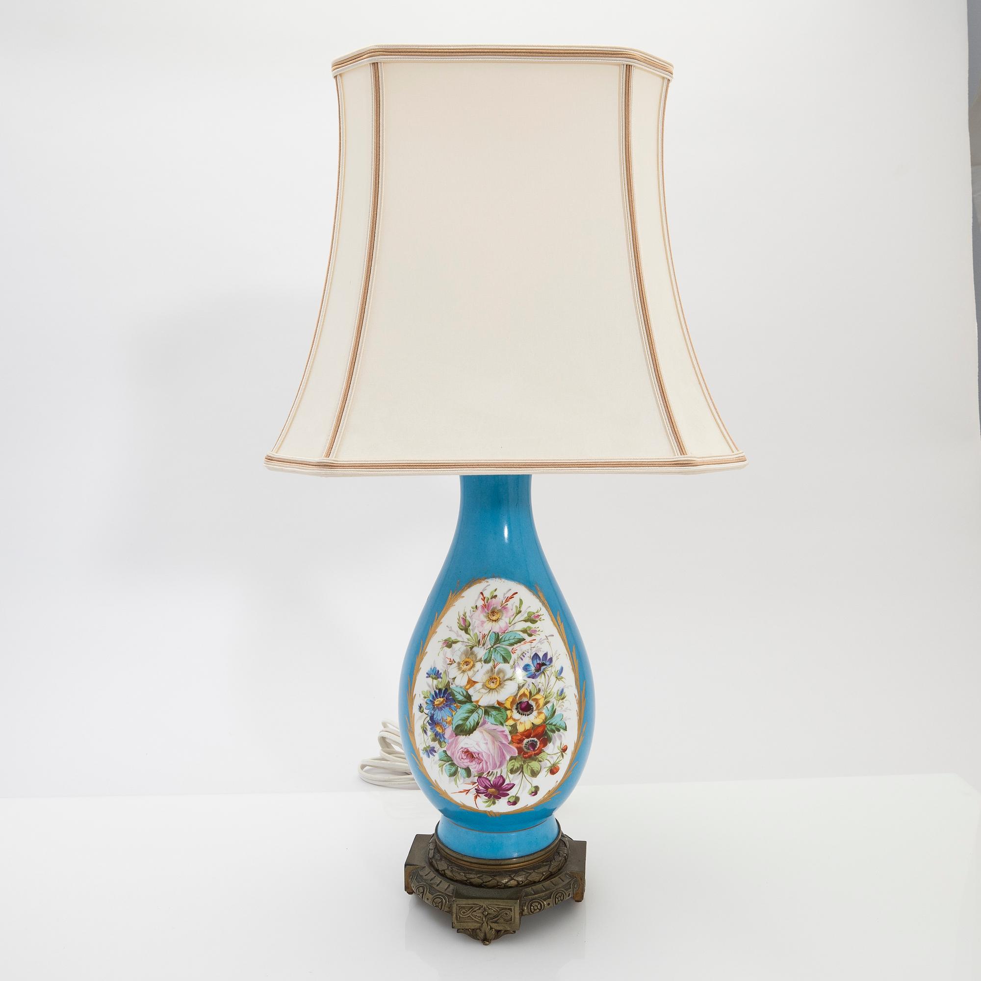 Table lamp, porcelain, first half of the 20th century.